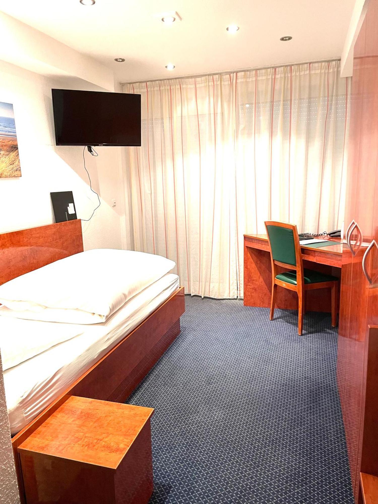 Hotel Merkenich Κολωνία Εξωτερικό φωτογραφία