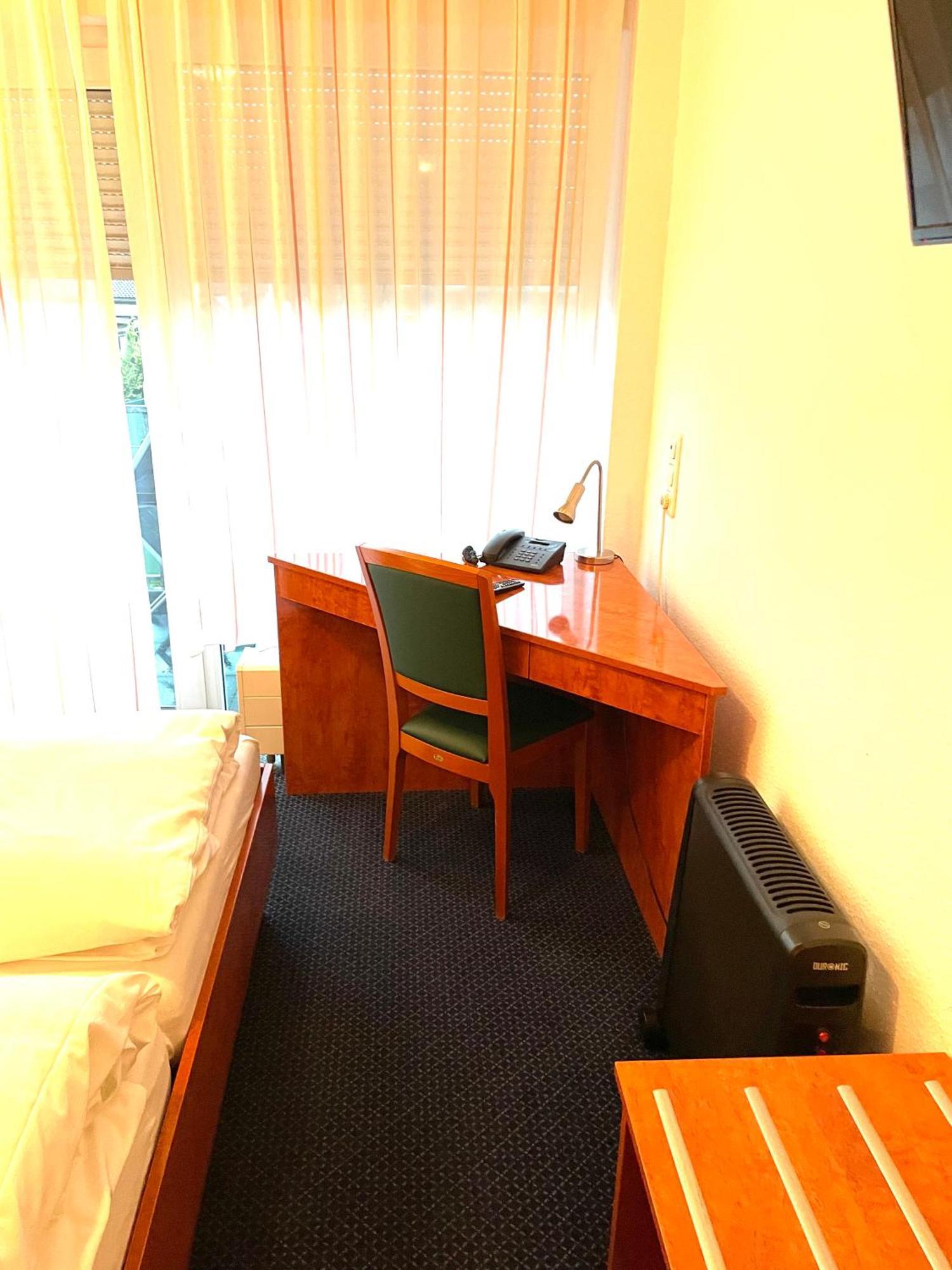 Hotel Merkenich Κολωνία Εξωτερικό φωτογραφία